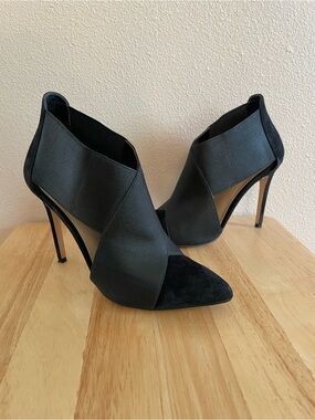 Nine West Black Pointed Toe Ankle Heels Booties Size 5